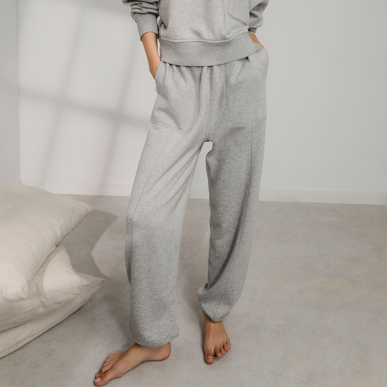 SILKSWEATS_-MIDWEIGHT-REVERSIBLE-SEAMED-JOGGER-NAPPING-DOVE-1
